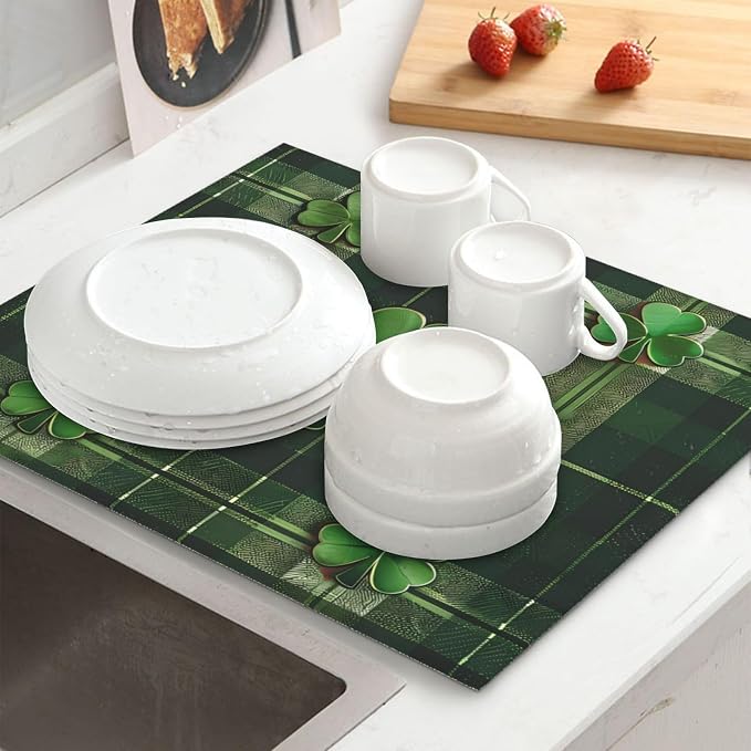 Buffalo Plaid Leaf Clover