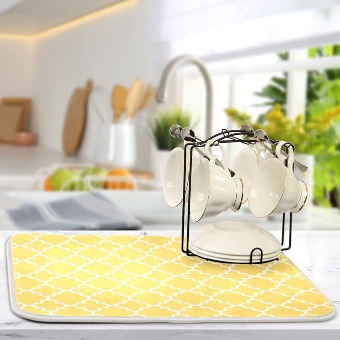 Quatrefoil Lattice Yellow Pattern