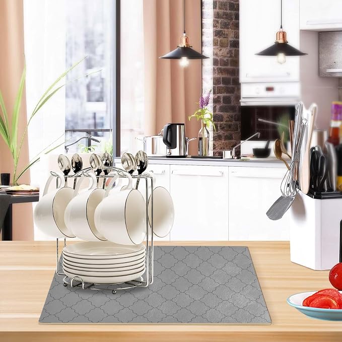 Monochrome Geometric Quatrefoil Grey