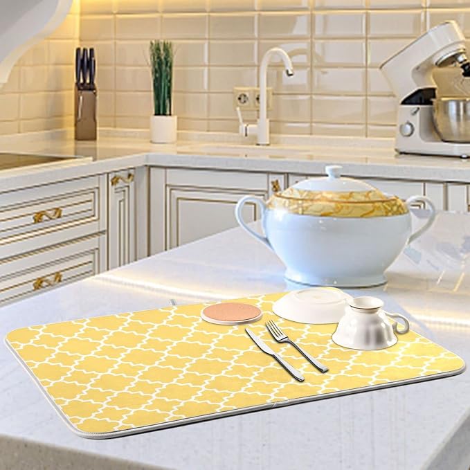 Quatrefoil Lattice Yellow Pattern