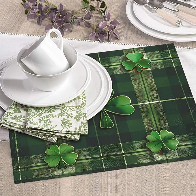 Buffalo Plaid Leaf Clover